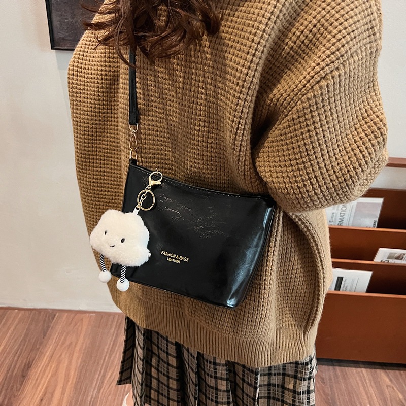 Retro, high-end and stylish underarm bag, 2024 new versatile commuter bucket single-shoulder crossbody bag details Picture