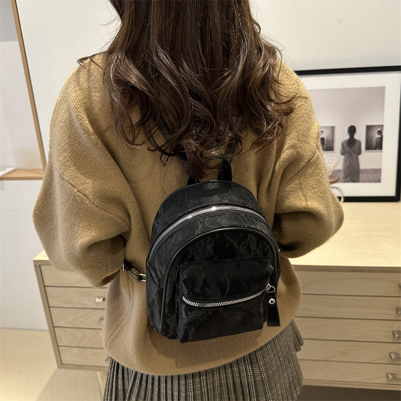 A girl's small backpack for class in the autumn and winter 2024 Korean-style Instagram trendy handbag, a minimalist and fashionable women's bag Specification drawing