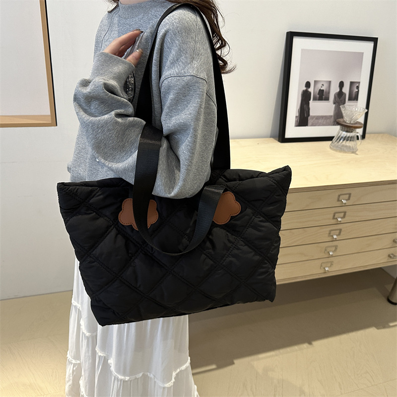 2024 Autumn/Winter fashion quilted cotton-padded women's bags, large-capacity tote bags, commuter shopping bags, bucket bags Specification drawing
