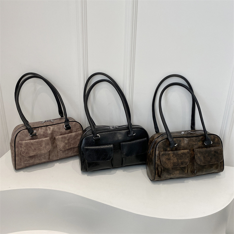 Retro underarm bag for women, new winter 2024, simple and fashionable single-shoulder bag, large-capacity hand-held commuter bag Application Scenario