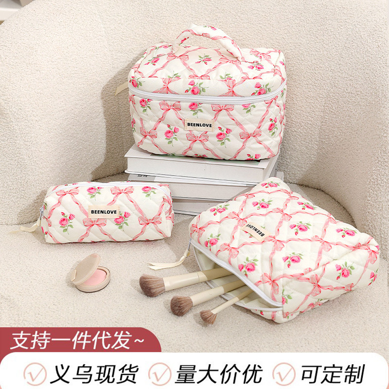 The new high-appeartion-level makeup bag is now available for wholesale of lipstick and skincare product storage bags and cross-border lightweight toiletries full figure