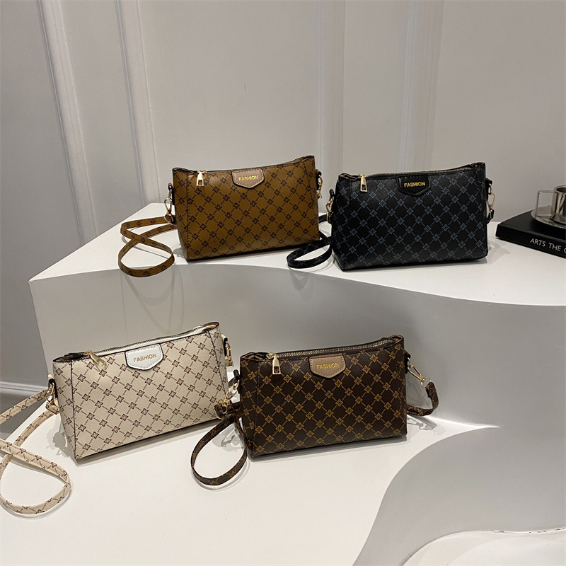 New trendy women's bags: casual and fashionable floral fabric crossbody bag, women's clutch bag, phone bag, coin purse, and small women's bag Application Scenario