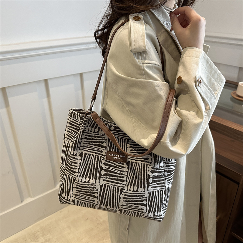 Casual women's 2024 new style school commuting bag, autumn and winter popular fashion single-shoulder bag, large-capacity tote bag Specification drawing