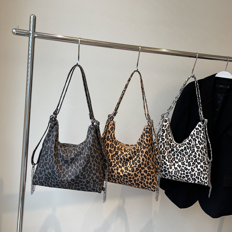 A large-capacity versatile single-shoulder leopard print backpack for 2024, a niche women's Instagram crossbody tote bag Application Scenario