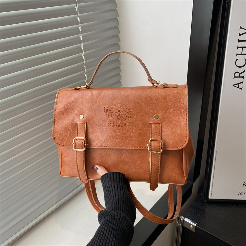 College Backpack Women's 2025 Spring New Style, trendy, versatile, niche retro handbag, commuting backpack tote bag full figure