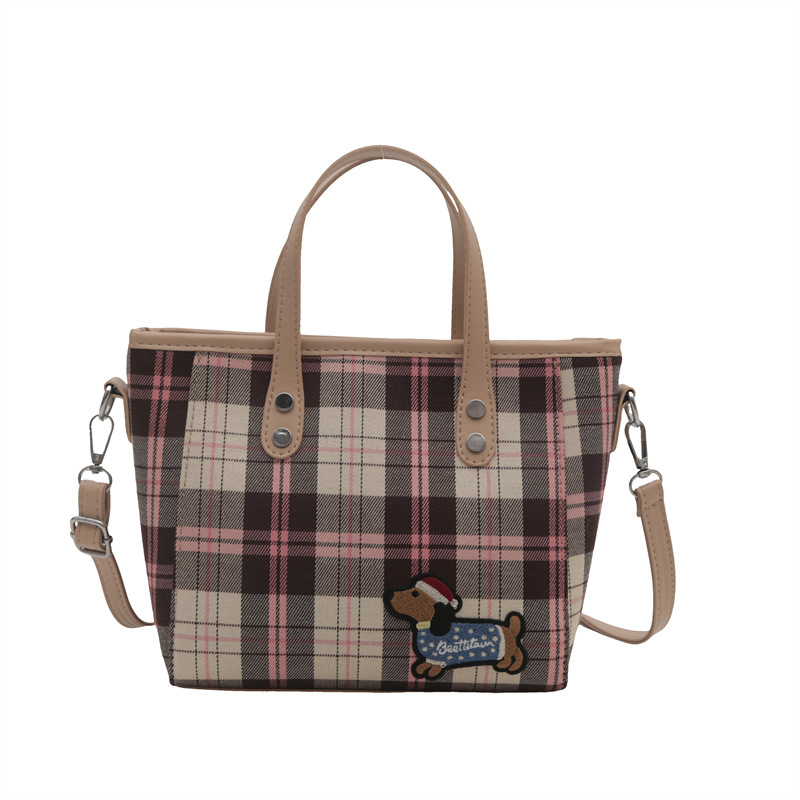 This is a trendy and cute handbag for women's 2024 autumn and winter collection, a versatile and casual crossbody bag Item Picture