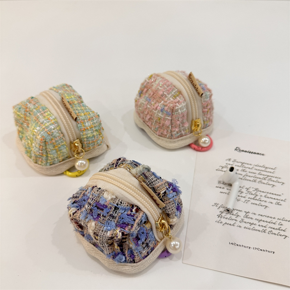 39181 tweed checkered Apple wireless Bluetooth earphone case airpods cute and portable small bag Application Scenario
