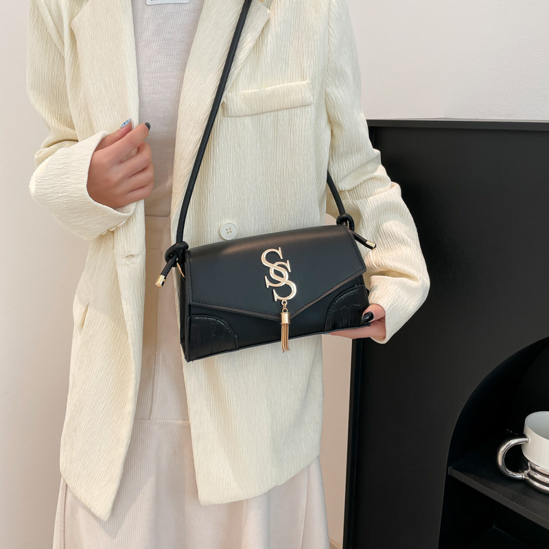 Fringed pendant simple hand-carry commuter bag for women, 2025 new retro and unique single-shoulder crossbody spring small square bag Specification drawing