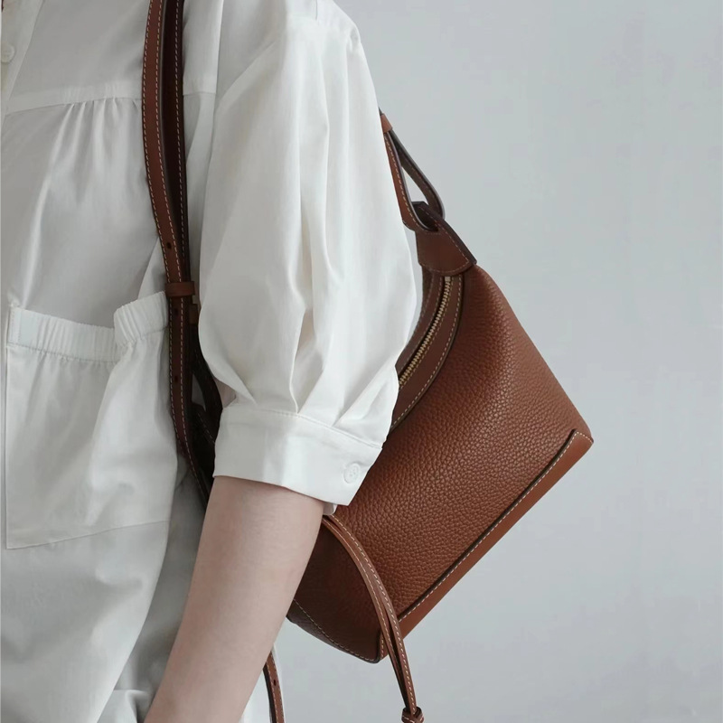 High-end quality niche kite lunch box bag for women 2025 new summer vintage single-shoulder crossbody baguette underarm bag for women details Picture