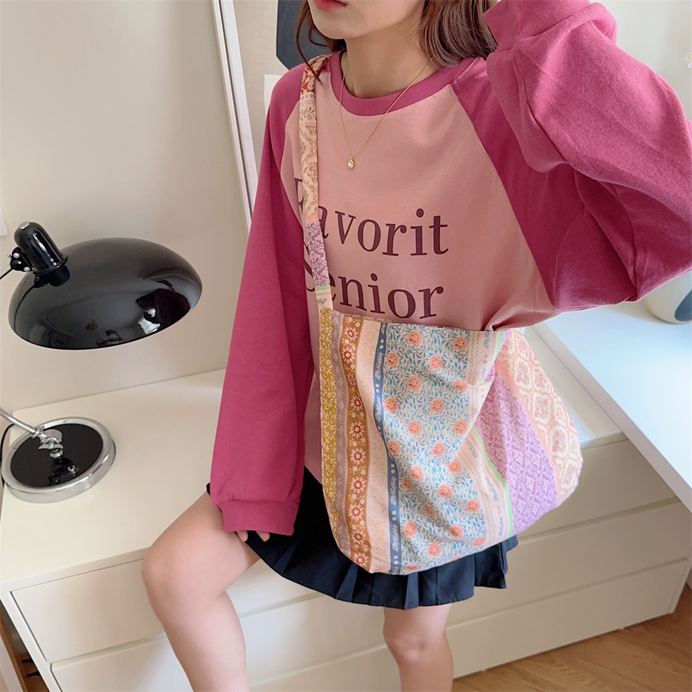 13165 Summer 2023 New Style floral Korean canvas crossbody bag, student retro hand-held large cloth bag, underarm bag Application Scenario