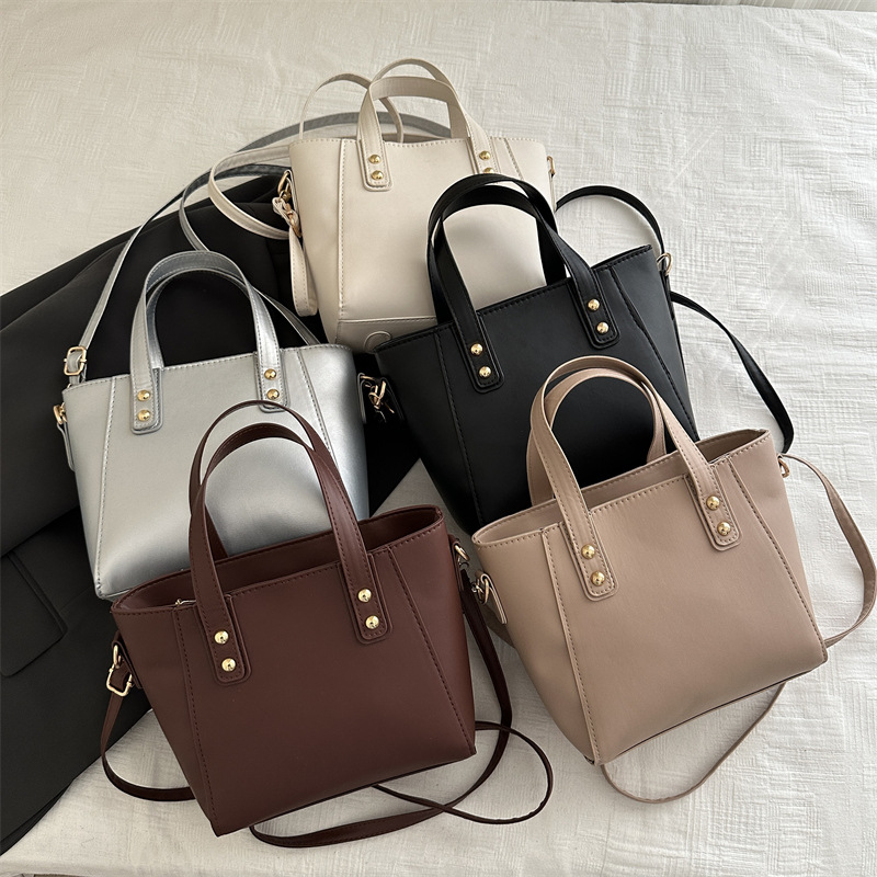 This year, the popular bucket bag for women is the 2024 new large-capacity versatile single-shoulder crossbody bag with a high-end feel Application Scenario