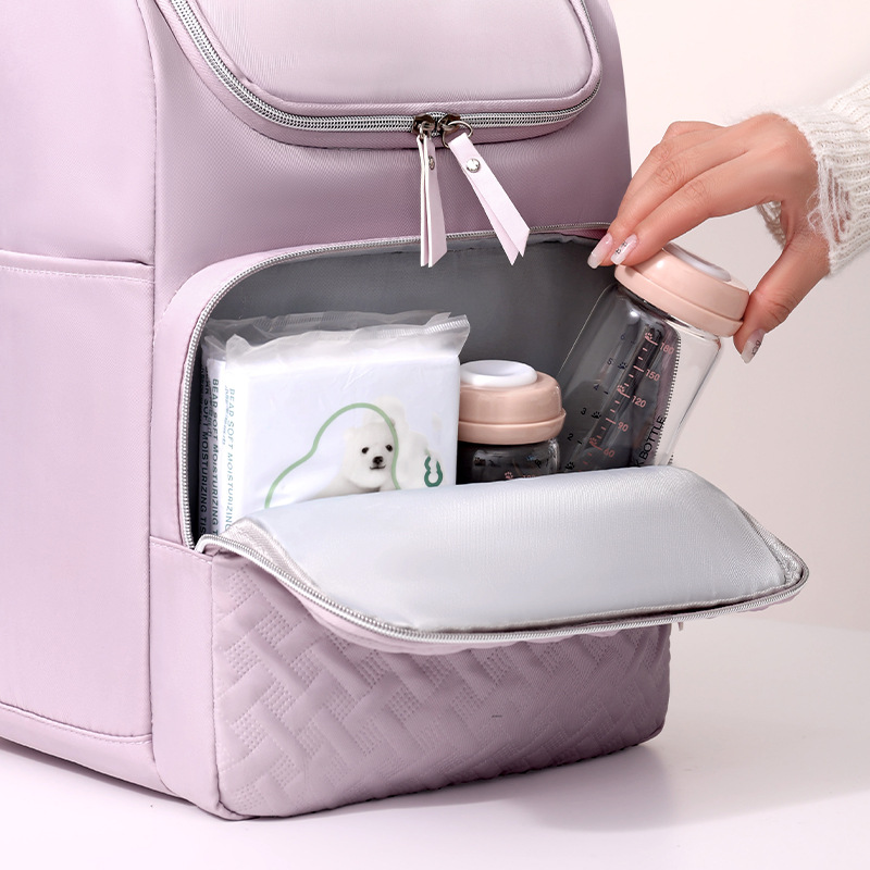 Runhui Cross-border Large-capacity Mommy Bag, portable baby products, insulated backpack, high-end feel, Mommy travel backpack Application Scenario