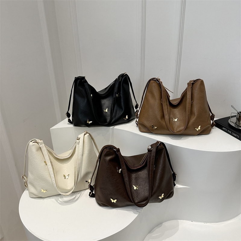 Fashionable pleated butterfly underarm bag 2024 winter Korean style trendy and versatile single-shoulder bag simple and large-capacity tote bag Application Scenario