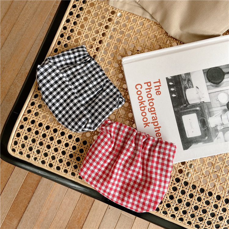 912302 Instagram popular black and white checkered fresh coin purse, mini makeup bag, key storage port gold bag Application Scenario