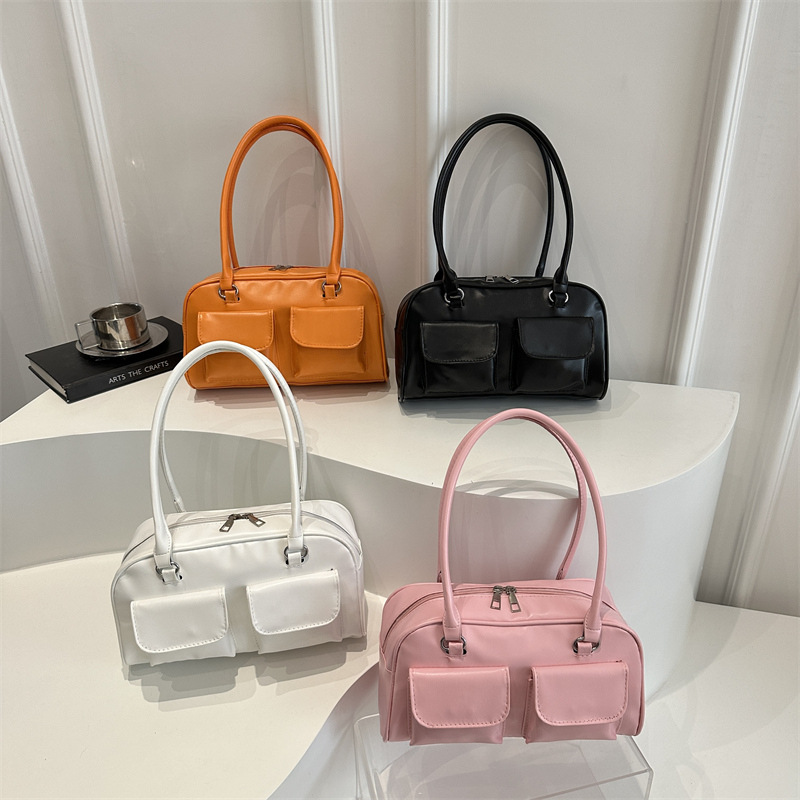 Commuting design, large capacity, new Spring 2025 style, stylish double pockets, stylish shiny single-shoulder hand-carry underarm bag Application Scenario