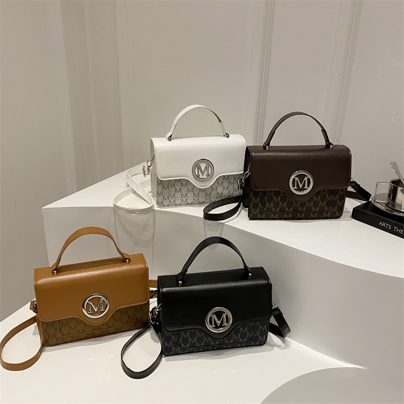 Cross-border spliced women's bag 2025 New style fashionable letter small square bag, simple and versatile, high-end quality women's bag Application Scenario