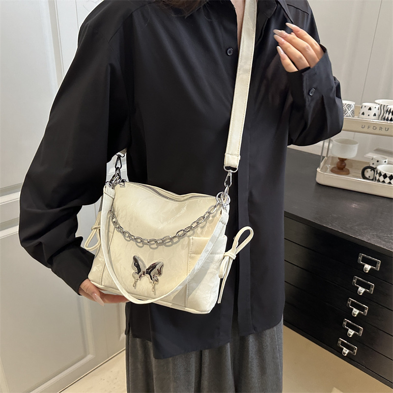 The 2025 summer new bow underarm bag is a fashionable and casual small square bag for women, a trendy and versatile crossbody bag for women details Picture