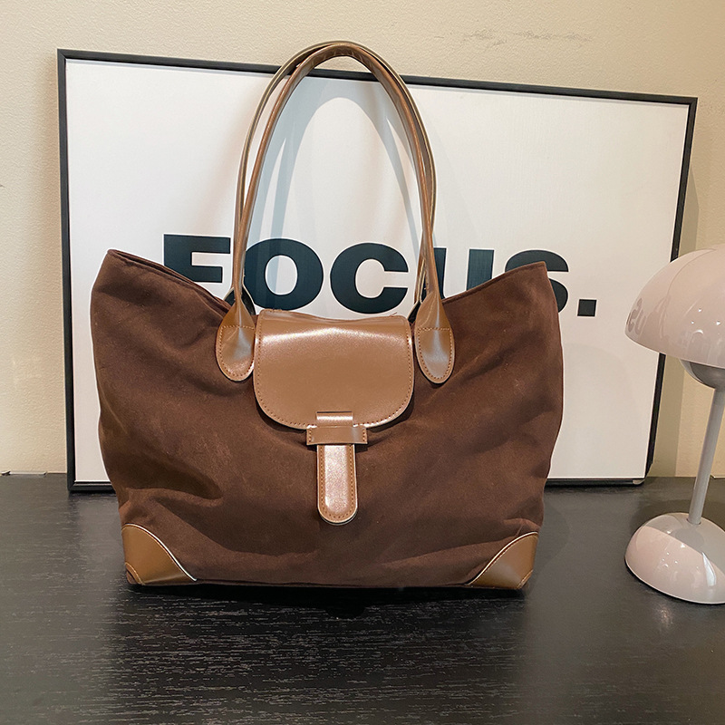 High-capacity women's 2024 new high-end commuting large bag, student class bag, nylon fabric versatile tote bag full figure