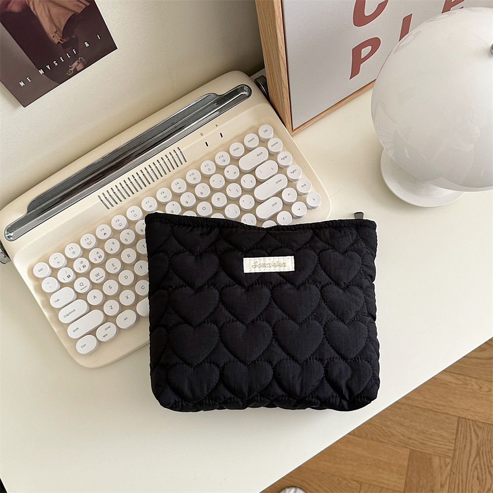 37291 quilted cotton-padded heart clutch, makeup bag, skin care products, loose change bag, inner liner, multi-functional storage bag Item Picture