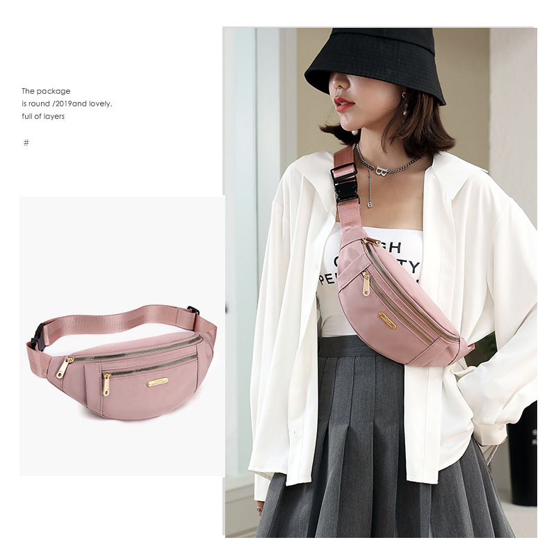 This is a Korean-style casual and versatile bag made of Oxford fabric with a touch of elegance. It features multi-layered loose change, a high-end and trendy crossbody bag Application Scenario
