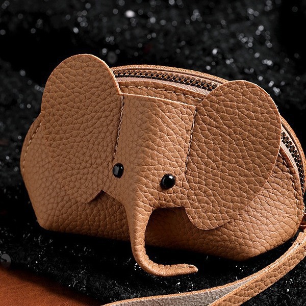 Factory direct sales of women's 2022 new style fashionable key case, creative card case, lipstick storage case, one-piece consignment Application Scenario