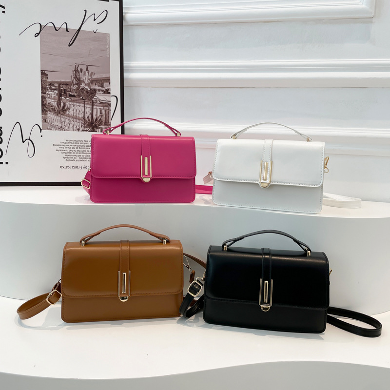 Solid color simple small square bag 2024 new Korean style trendy and fashionable women's casual single-shoulder crossbody small bag cross-border Application Scenario