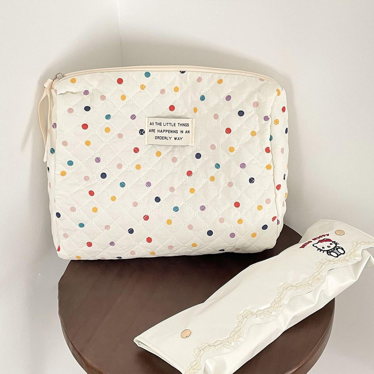 Japanese-style simple hand-held makeup bag, student portable, large-capacity, cute, high appearance level storage bag, pen case storage bag full figure