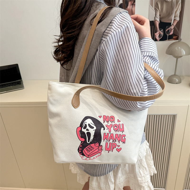 2025 New retro college style versatile large-capacity casual college student commuting bag, single-shoulder handbag details Picture