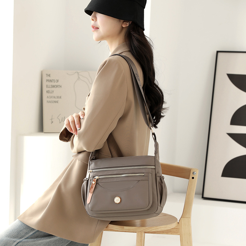 Colorful Fox Cross-border multi-layered shoulder Bag for Women, casual Mom Bag, large-capacity waterproof nylon crossbody bag Specification drawing
