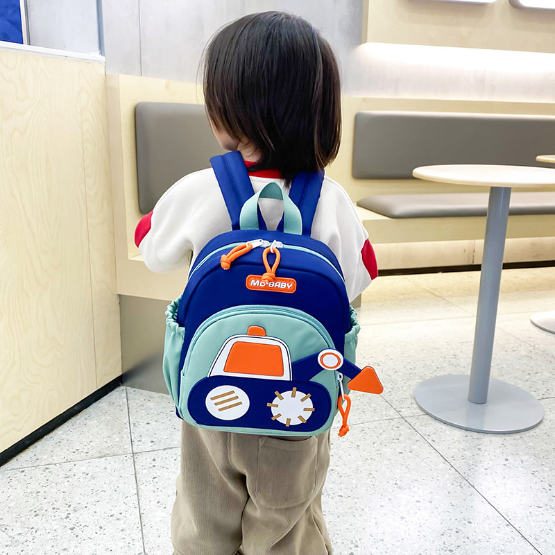 Kindergarten children's backpacks, cute cartoon trendy small schoolbags for boys, casual travel, outdoor snack packs, cross-border full figure