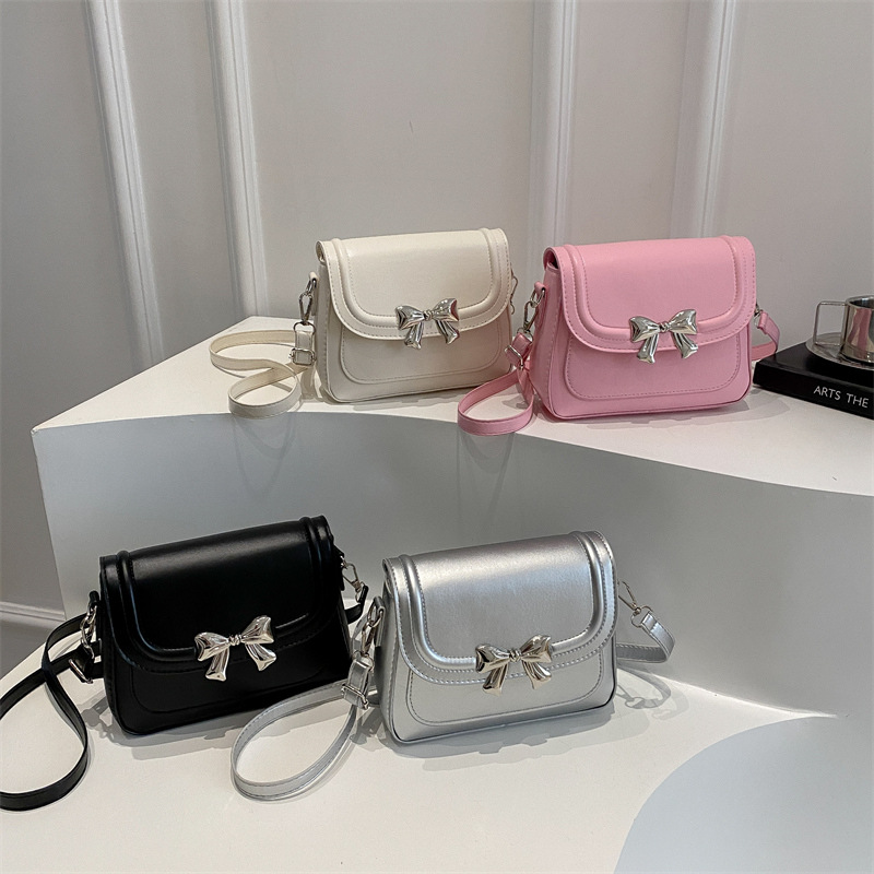 A high-end, stylish and stylish small bag for women, a new 2025 trendy and versatile crossbody bag, a fashionable commuting small square bag Application Scenario