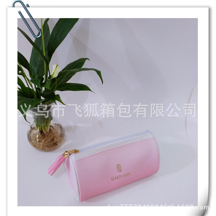 The factory designs PU digital printed cosmetic bags, cosmetic storage bags and digital printed cosmetic bags Specification drawing