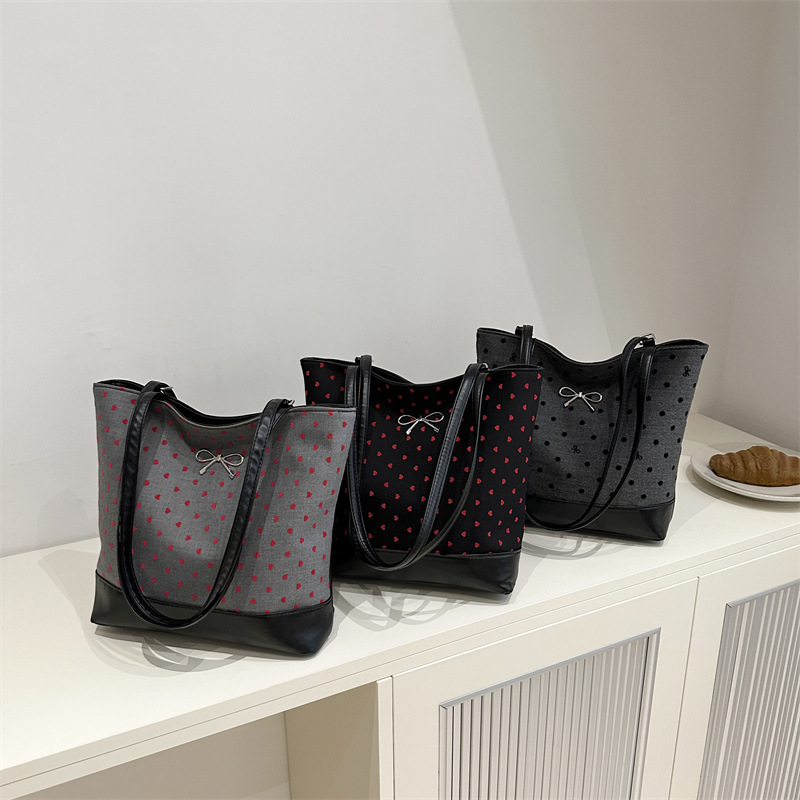 College-style canvas backpack for women, 2024 new trendy Korean tote bag, casual large-capacity single-shoulder crossbody bag Application Scenario