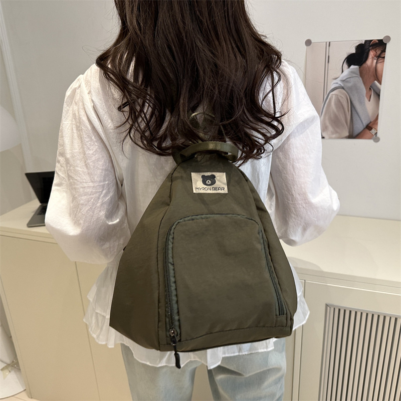 New solid-color, niche, casual, lightweight and versatile backpack, large-capacity portable commuting bag, stylish crossbody bag full figure