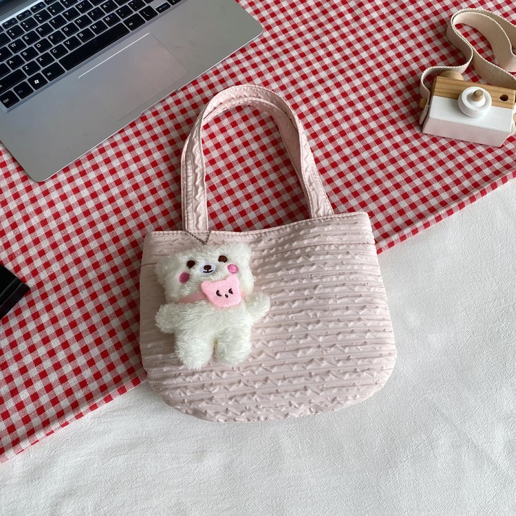 New casual cotton thread single-shoulder fashionable bag, cute bear crossbody handbag, woven bag, beach vacation bag details Picture