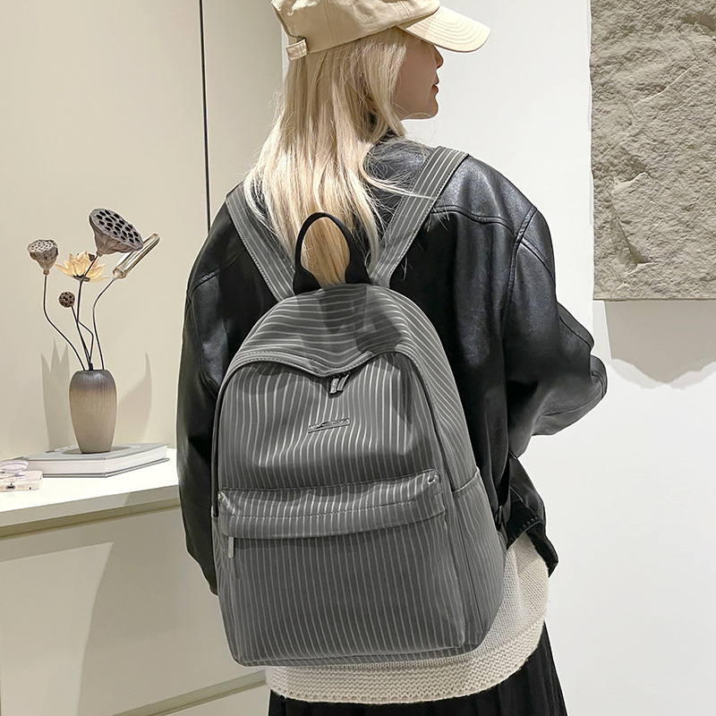 Colorful Fox British-style backpacks for men and women, versatile for commuting and outings, lightweight and waterproof backpacks, and niche schoolbags details Picture