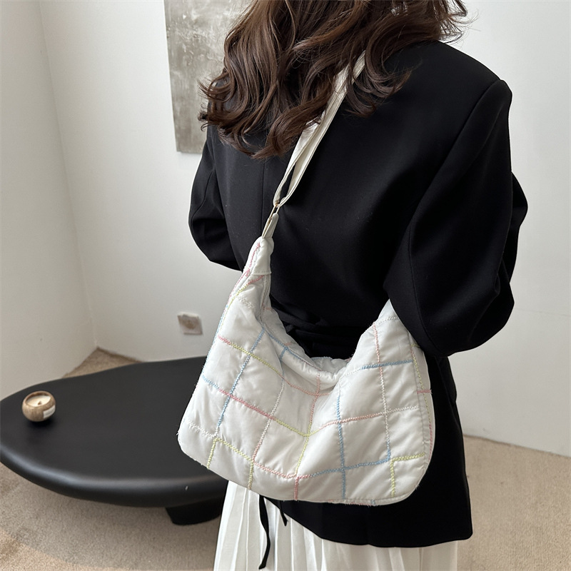 This year's popular Korean-style commuter tote bag is a high-capacity fashionable casual bag for 2025, versatile and ins details Picture
