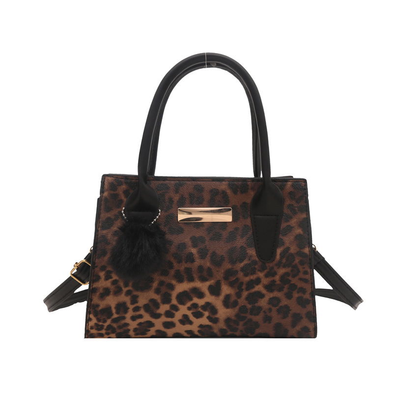 A new cross-border fashion leopard print single-shoulder bag for women in the 2024 autumn and winter season, featuring a stylish and large-capacity commuting crossbody bag Item Picture