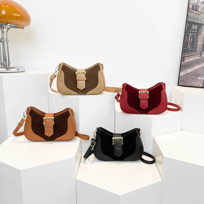 Retro casual underarm bag for women's winter 2024 new style fashionable color-blocking commuter bag, matte single-shoulder crossbody bag Application Scenario