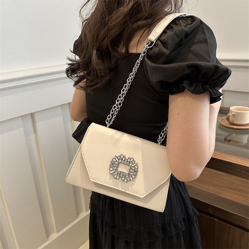 This year's popular bags: 2025 Spring New fashion crossbody bag, simple small square bag, casual single-shoulder bag, women's diamond Specification drawing