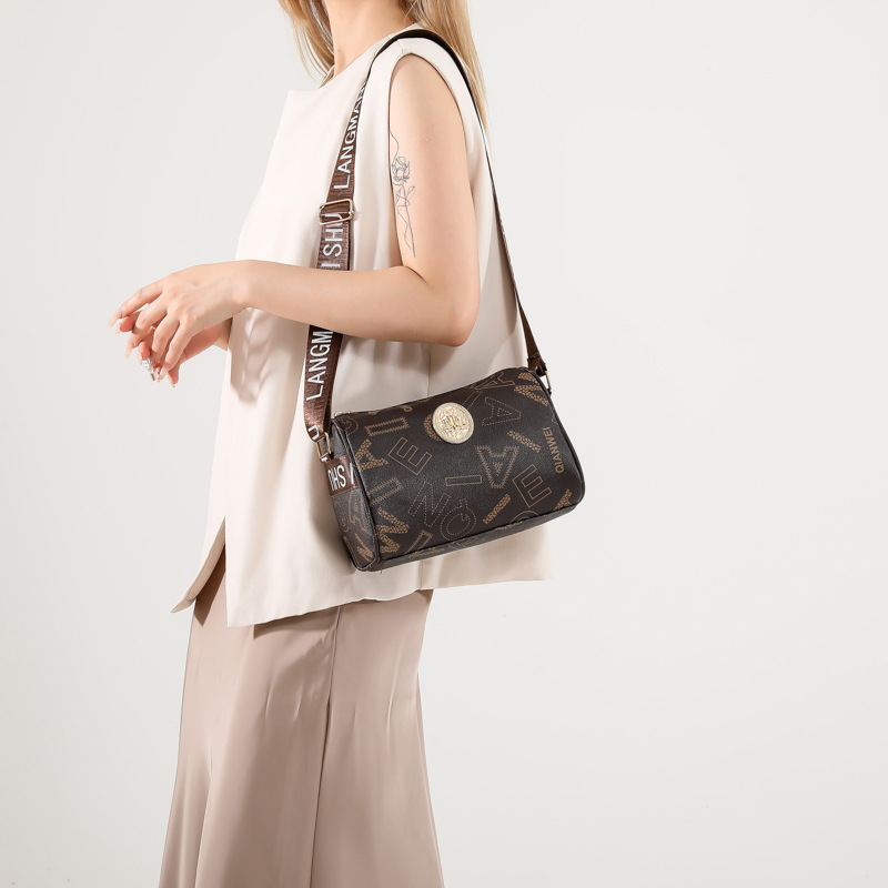 New large-capacity wide-shoulder strap with fashionable printed letters 2025 simple and retro casual crossbody single-shoulder cylindrical bag Specification drawing
