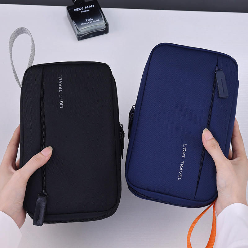 Cross-border new products: Lightweight and portable toiletry bag, travel large-capacity multi-functional men's makeup bag, cosmetics storage bag Application Scenario
