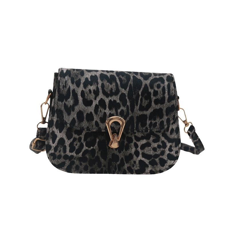 A retro and casual European and American fashion and individuality handbag, a new 2024 trendy leopard print single-shoulder crossbody small square bag Item Picture