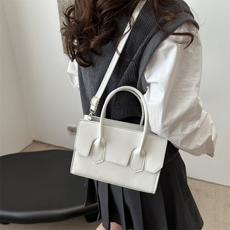 Fashionable and elegant commuter bag for women, new winter 2024 handbag, simple and individual single-shoulder crossbody bag details Picture