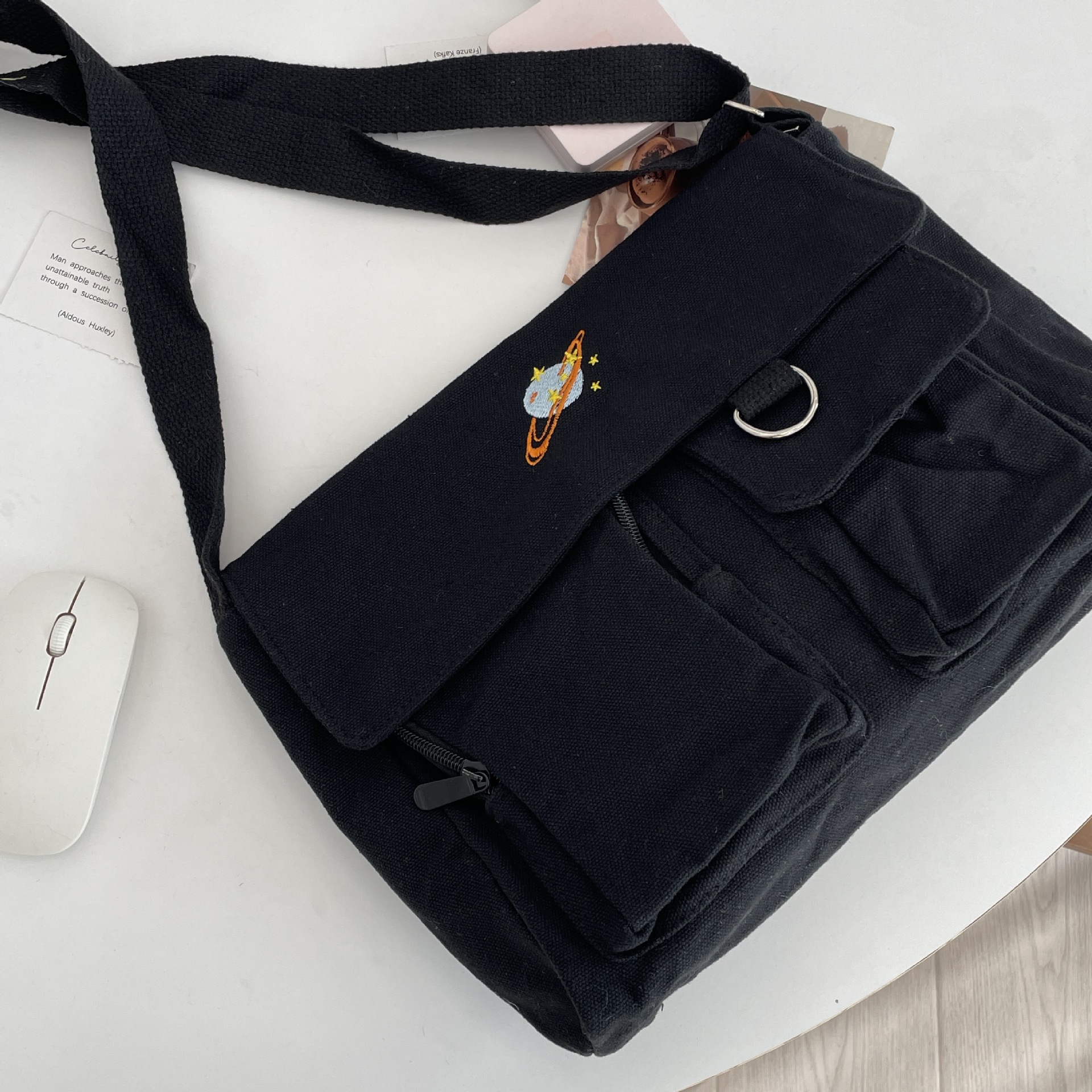 99233 Korean-style simple solid color cartoon pattern multi-pocket bag, single-shoulder canvas bag, commuting crossbody bag for work Specification drawing