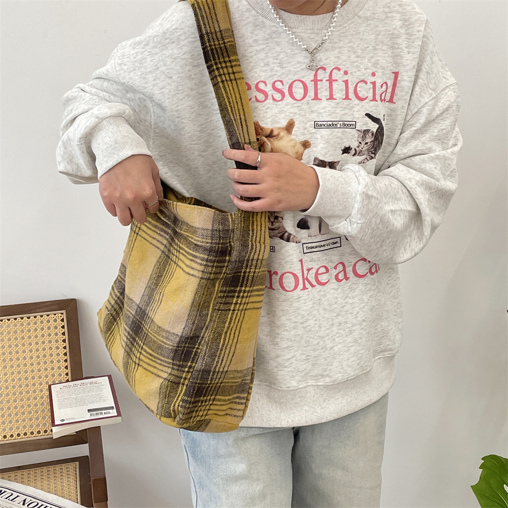 411252 New school-style woolen checkered single-shoulder bag, large-capacity crossbody bag, commuter bag, student schoolbag details Picture