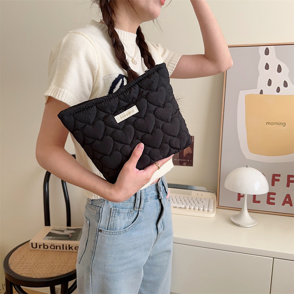 37291 quilted cotton-padded heart clutch, makeup bag, skin care products, loose change bag, inner liner, multi-functional storage bag details Picture