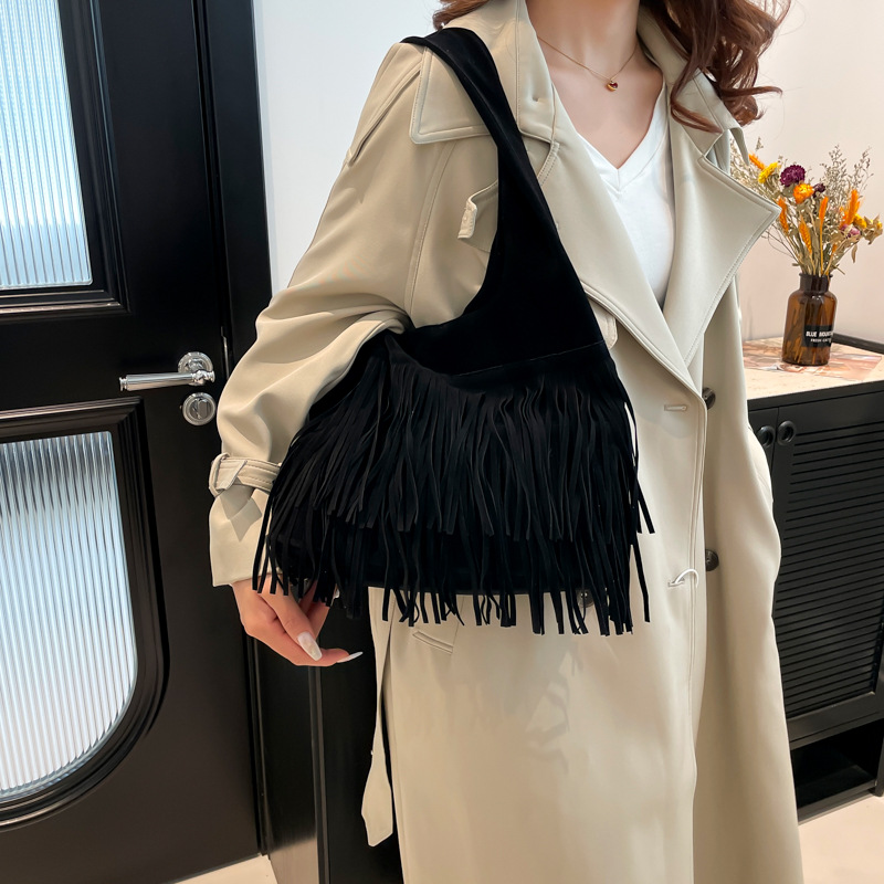 Korean fringed bag 2024 New style, fashionable large-capacity retro tote bag, casual commuting, high-end underarm bag details Picture