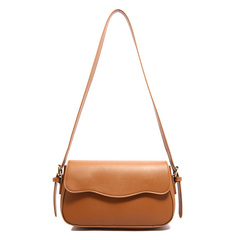 This high-quality small square bag is a simple single-shoulder bag for women in the autumn of 2024. It is a popular crossbody bag and a fashionable small square bag under the armpits Item Picture