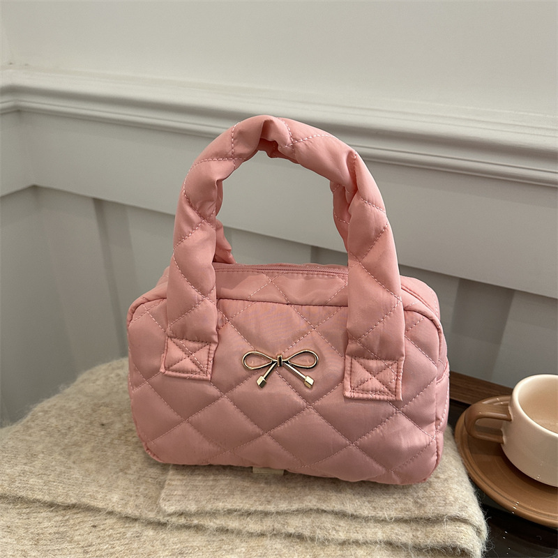 High-end large-capacity underarm pillow bag 2024 New style, trendy and versatile, commuting, casual and simple hand-held shoulder bag full figure